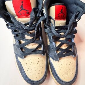 Nike Air Jordan Sneakers 1 mid take flight kids sz 6.5